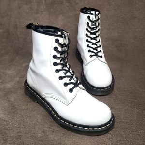 Doc Martens 1460W White